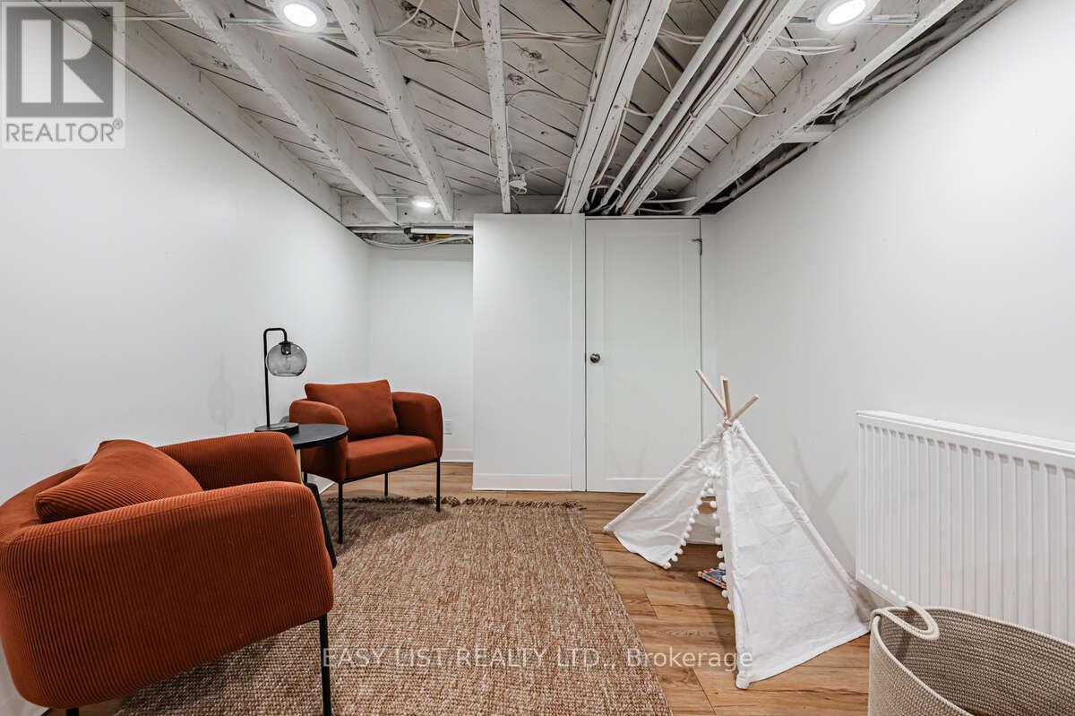 44 Parkdale Road, Toronto, Ontario  M6R 1E2 - Photo 39 - W12631076