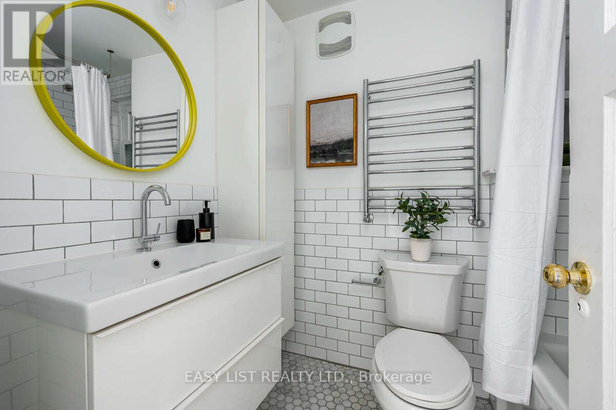 44 Parkdale Road, Toronto, Ontario  M6R 1E2 - Photo 30 - W12631076