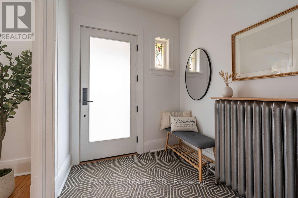 44 Parkdale Road, Toronto, Ontario  M6R 1E2 - Photo 5 - W12631076