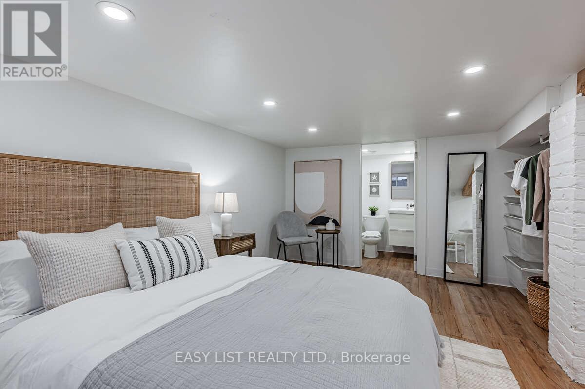 44 Parkdale Road, Toronto, Ontario  M6R 1E2 - Photo 35 - W12631076