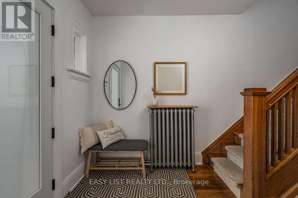 44 Parkdale Road, Toronto, Ontario  M6R 1E2 - Photo 6 - W12631076