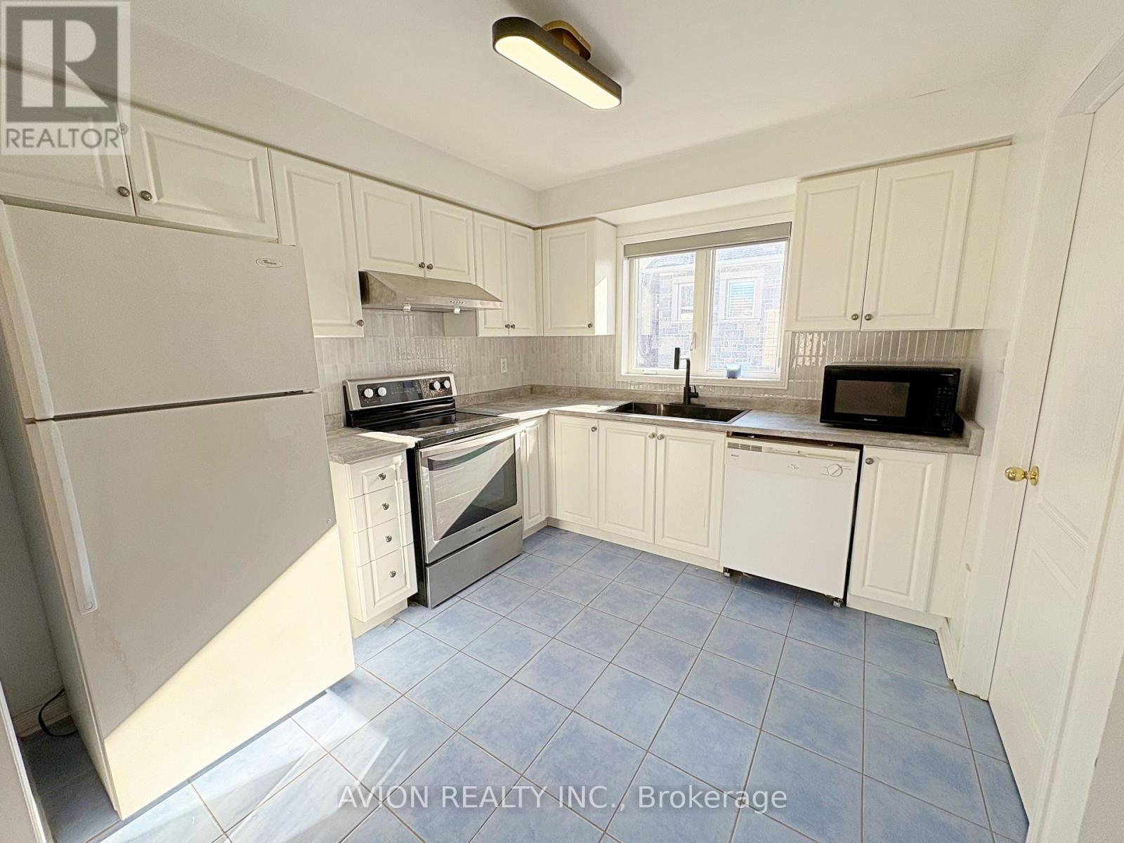 Coach H - 59 Oakmoor Lane, Markham, Ontario  L6B 0P1 - Photo 3 - N12633986