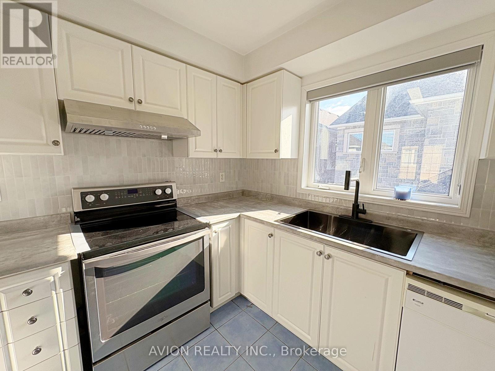 Coach H - 59 Oakmoor Lane, Markham, Ontario  L6B 0P1 - Photo 4 - N12633986