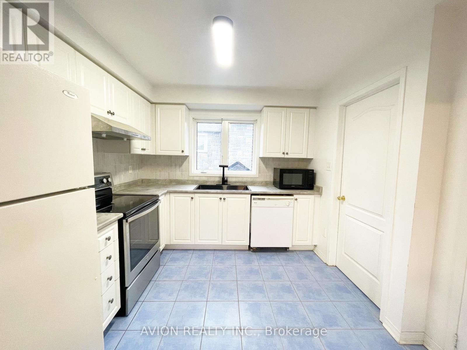 Coach H - 59 Oakmoor Lane, Markham, Ontario  L6B 0P1 - Photo 6 - N12633986