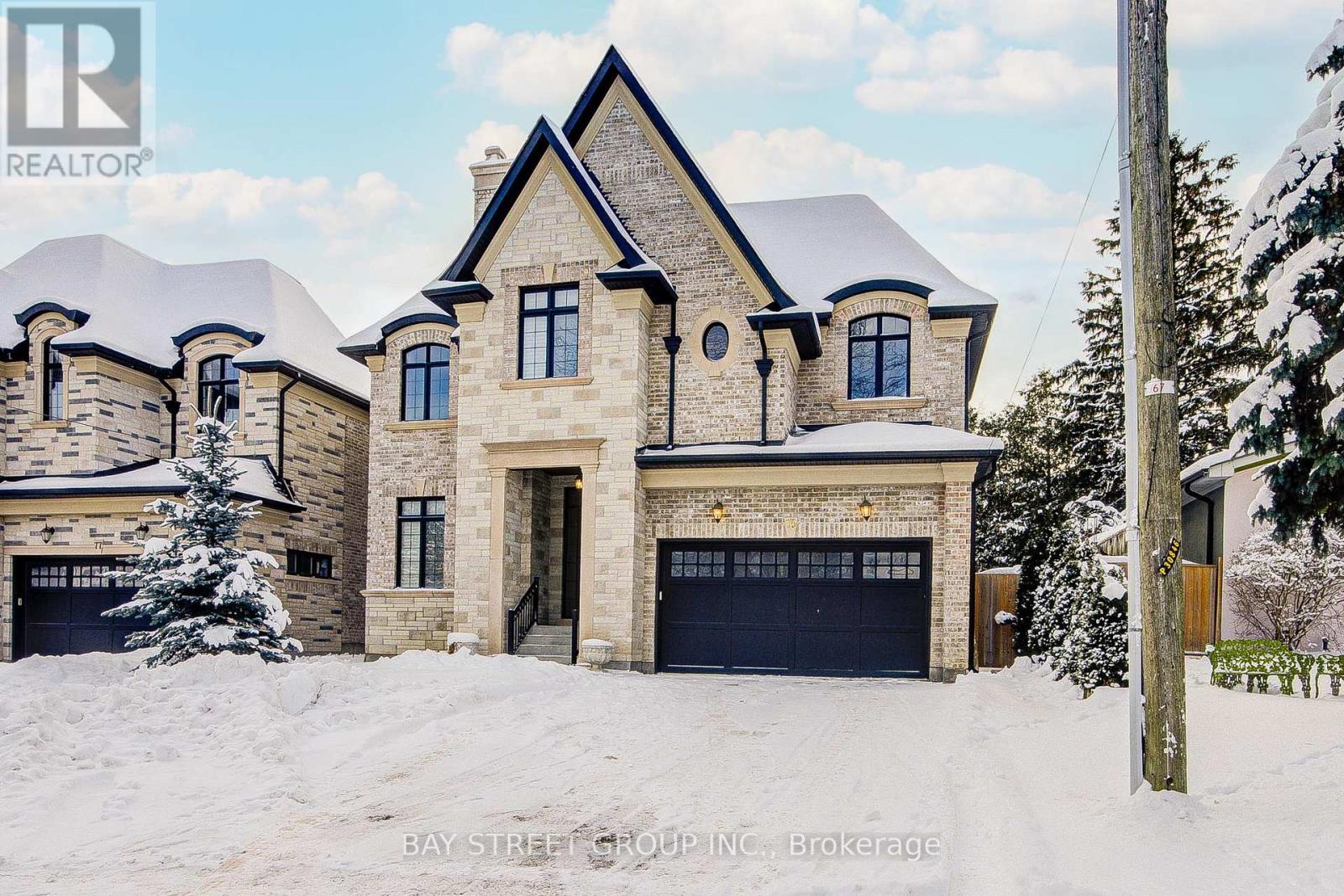 75 DOUGLAS ROAD, Richmond Hill, Ontario