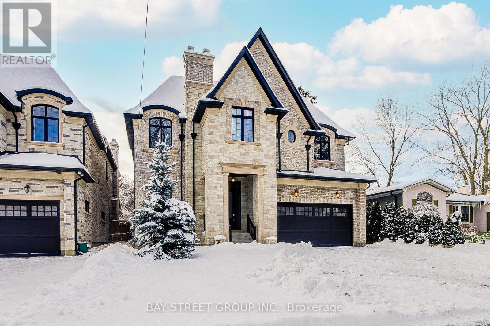 75 Douglas Road, Richmond Hill, Ontario  L4E 3H1 - Photo 2 - N12634052