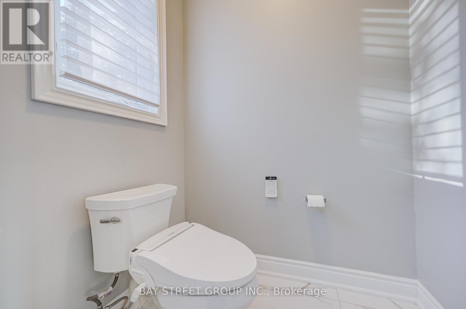 75 Douglas Road, Richmond Hill, Ontario  L4E 3H1 - Photo 29 - N12634052