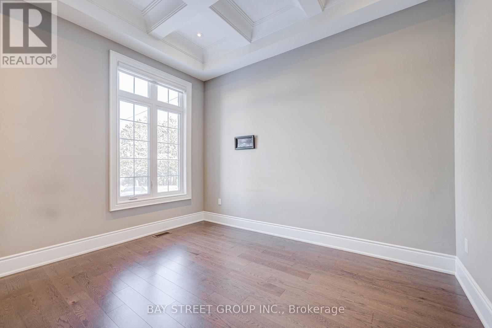 75 Douglas Road, Richmond Hill, Ontario  L4E 3H1 - Photo 4 - N12634052