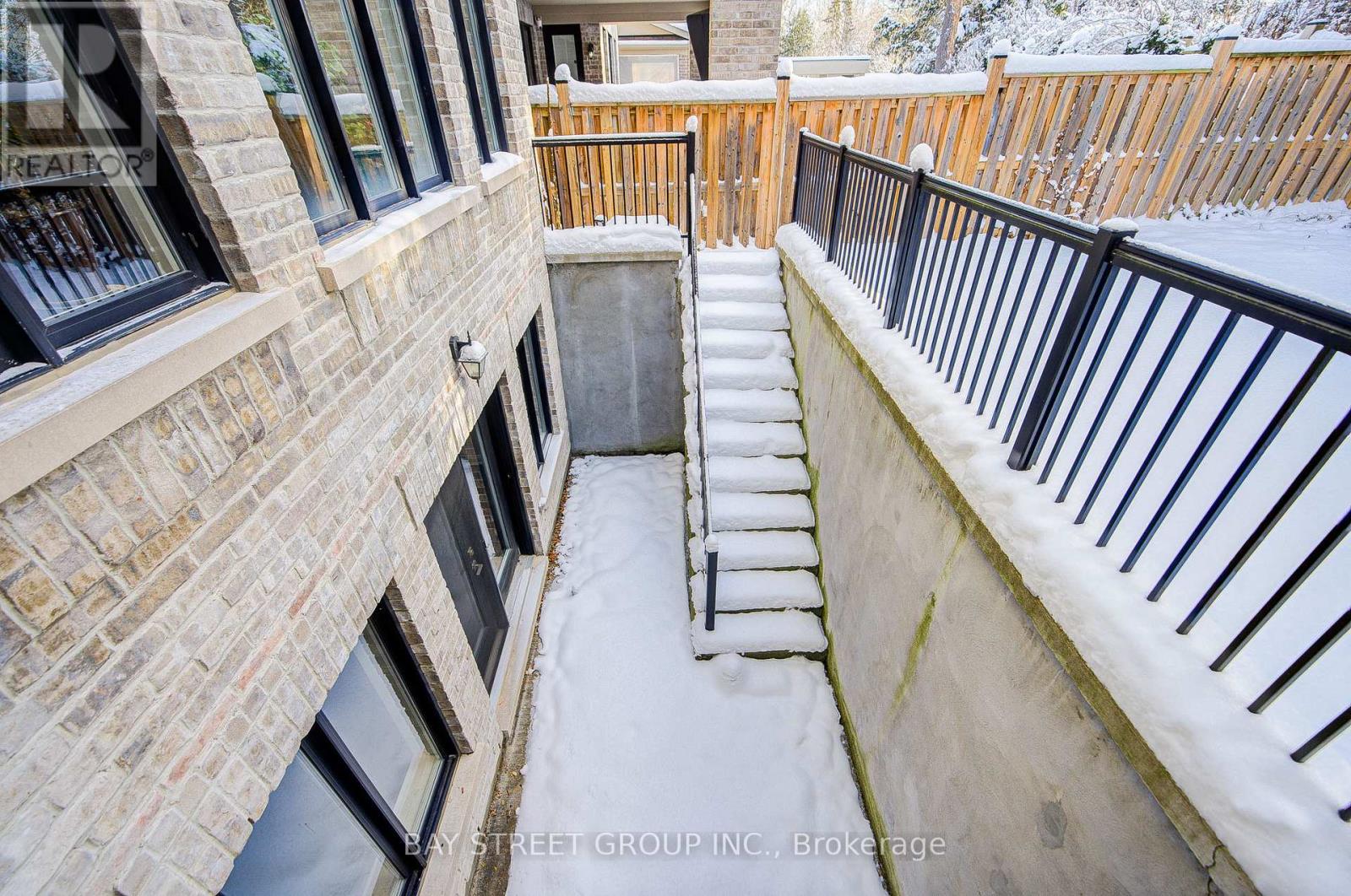 75 Douglas Road, Richmond Hill, Ontario  L4E 3H1 - Photo 49 - N12634052