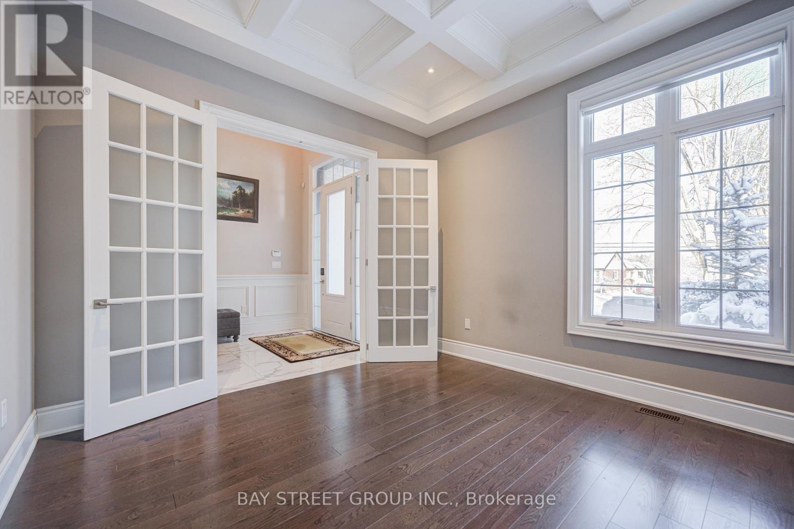 75 Douglas Road, Richmond Hill, Ontario  L4E 3H1 - Photo 5 - N12634052