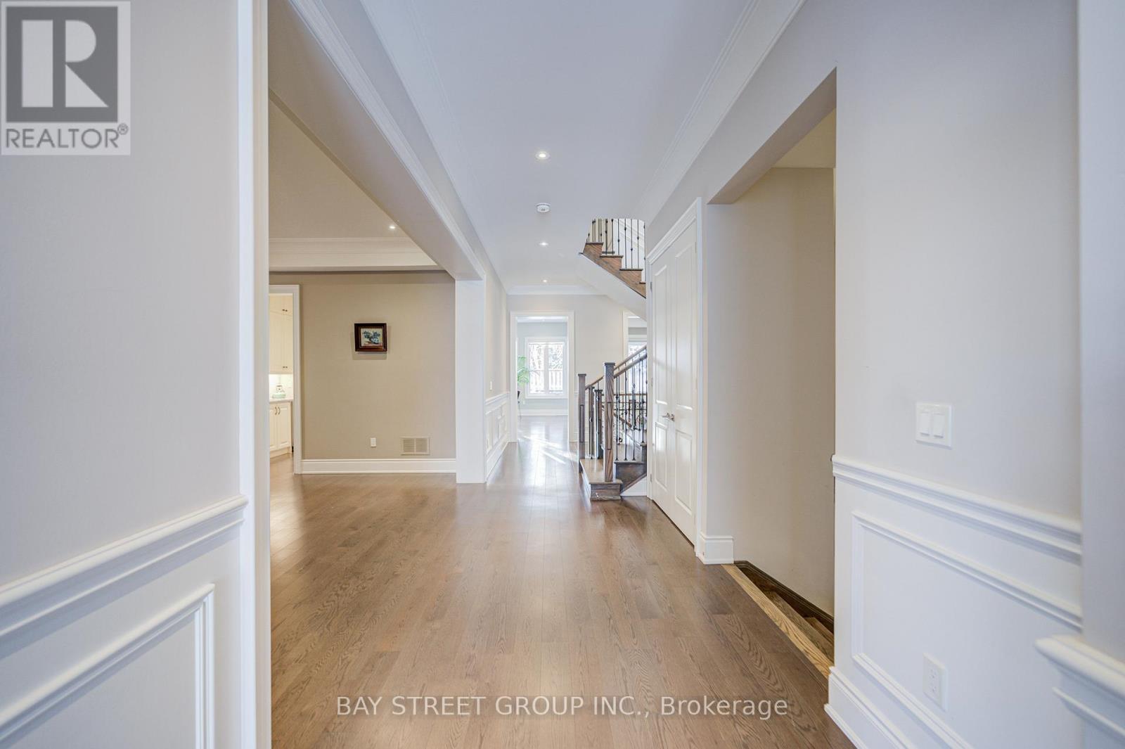 75 Douglas Road, Richmond Hill, Ontario  L4E 3H1 - Photo 6 - N12634052