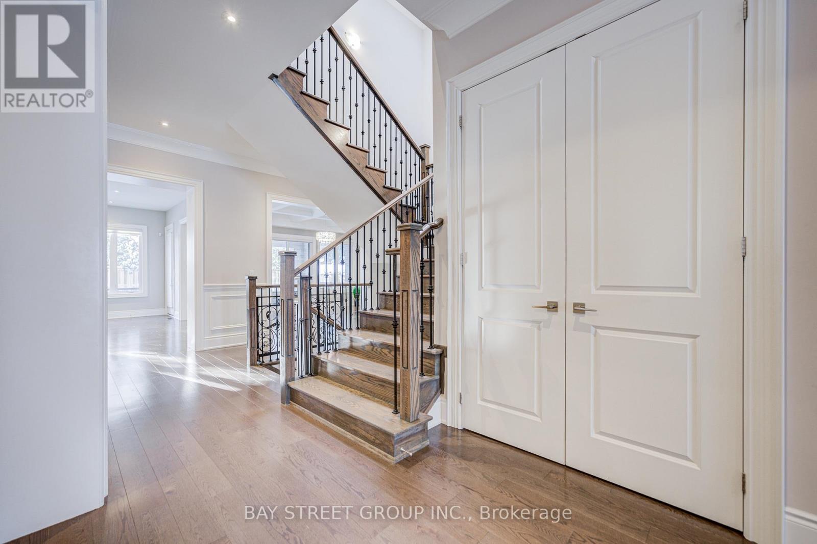 75 Douglas Road, Richmond Hill, Ontario  L4E 3H1 - Photo 7 - N12634052