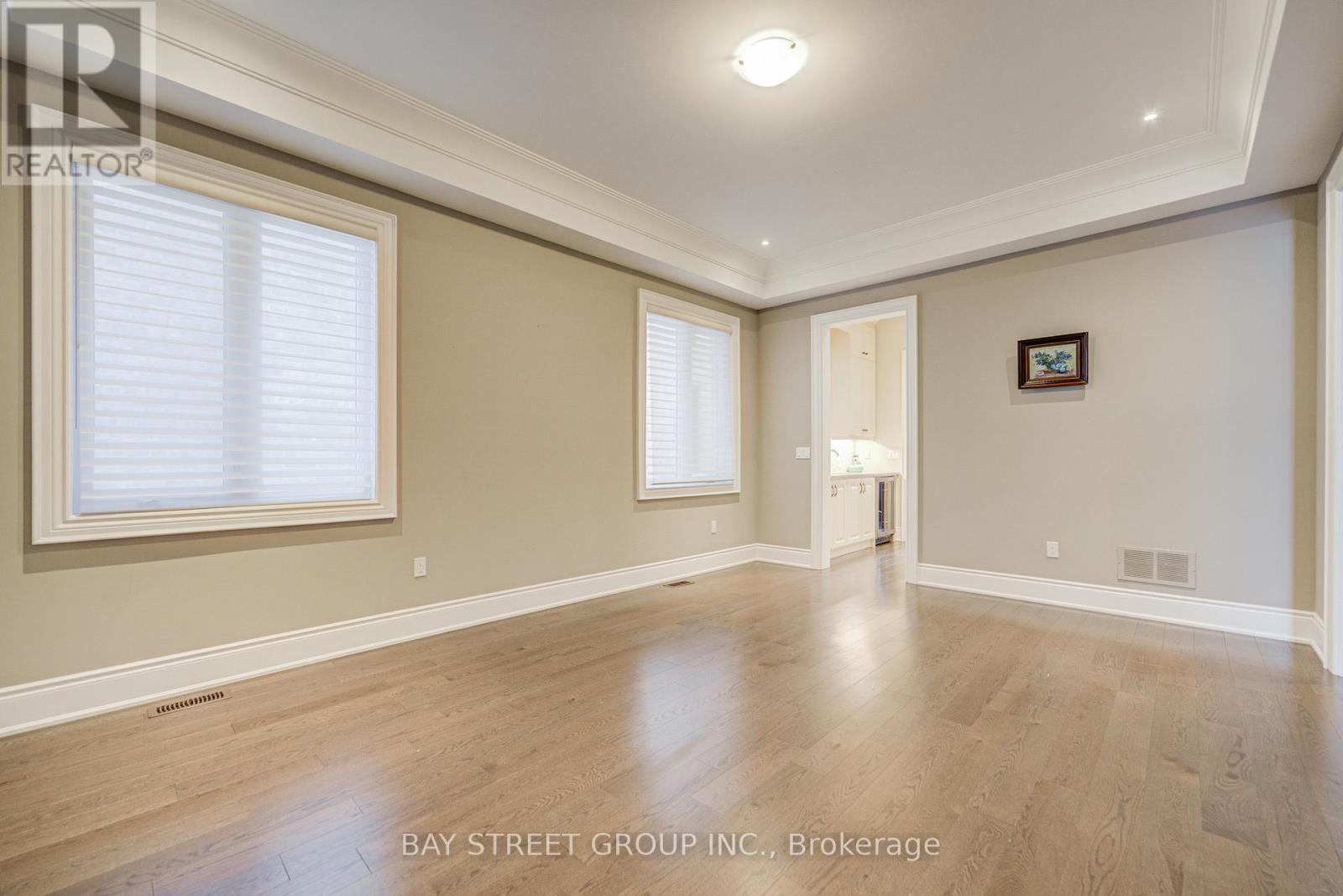 75 Douglas Road, Richmond Hill, Ontario  L4E 3H1 - Photo 8 - N12634052