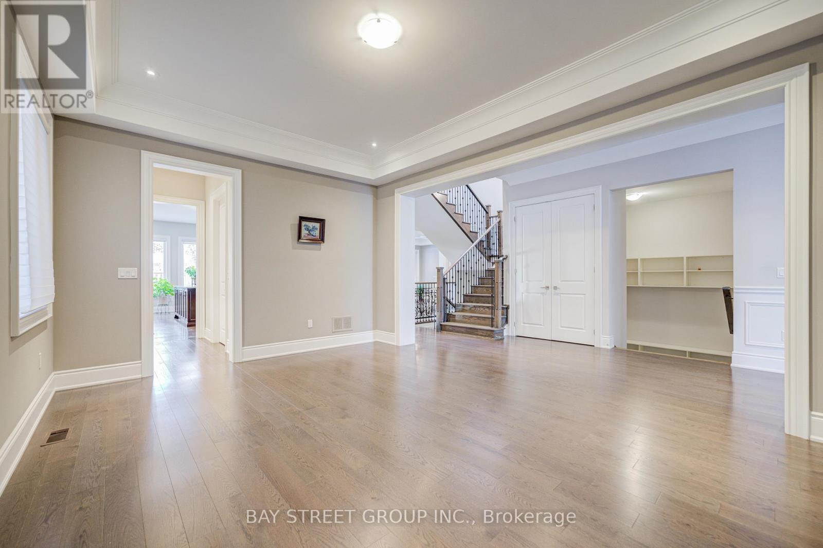 75 Douglas Road, Richmond Hill, Ontario  L4E 3H1 - Photo 9 - N12634052