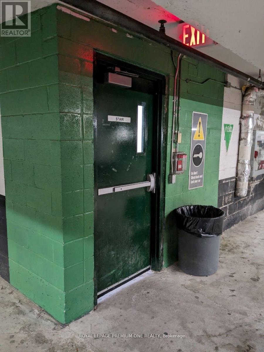 A-18 - 20 Turntable Crescent, Toronto, Ontario M6H 4K9 - Photo 4 - W12634010