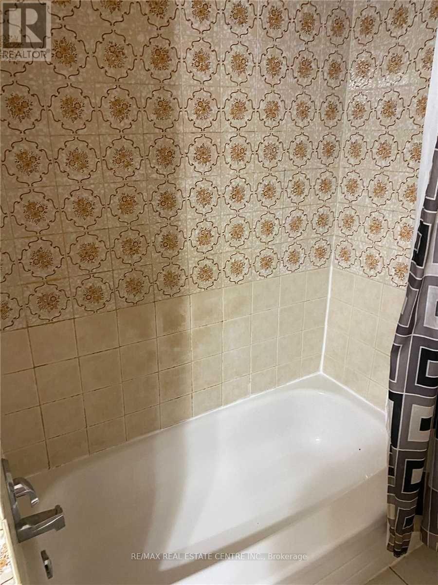 Upper - 39 Fallway Road, Brampton, Ontario  L6V 3H1 - Photo 13 - W12634014