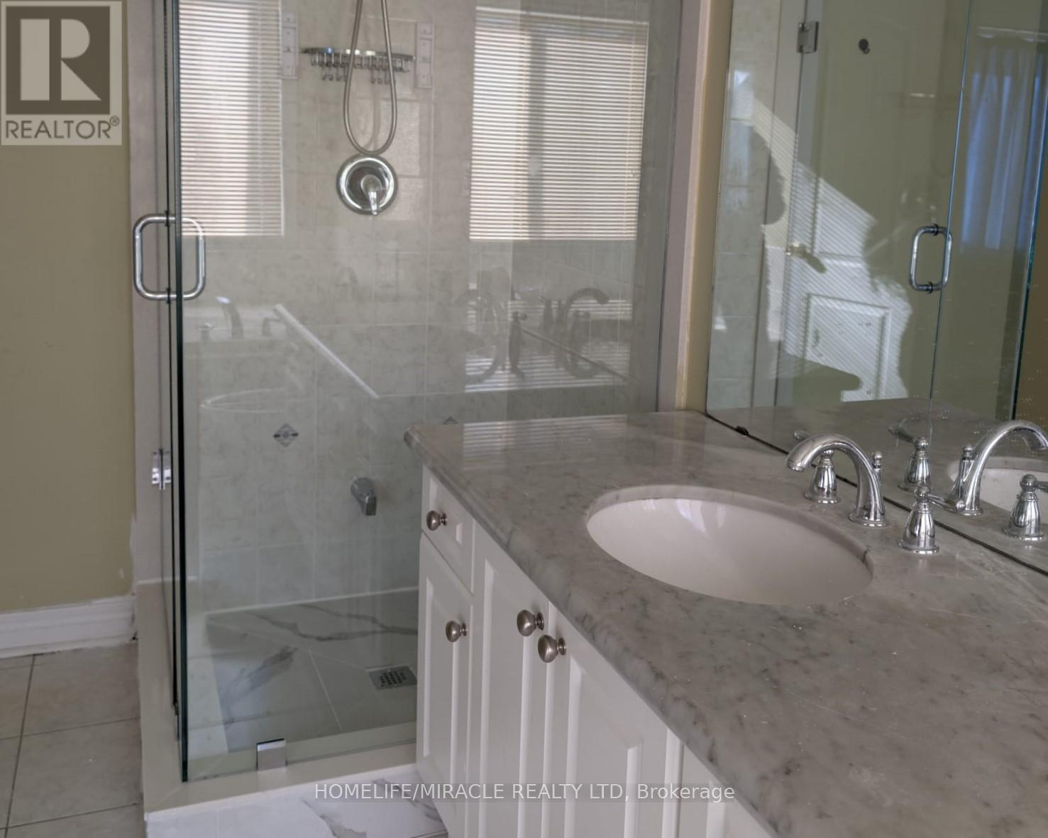 18 Alicewood Grove, Brampton (Sandringham-Wellington), Ontario  L6R 0X9 - Photo 10 - W12634038