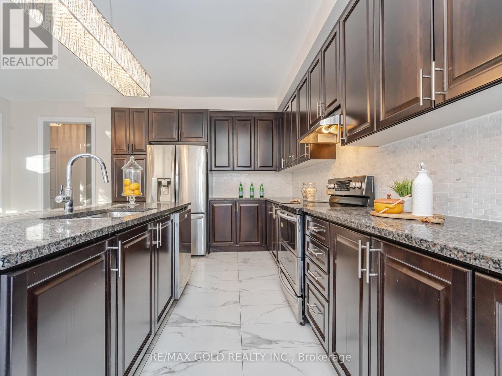 4 Buttonwood Road, Brampton, Ontario  L6P 4J9 - Photo 10 - W12634042