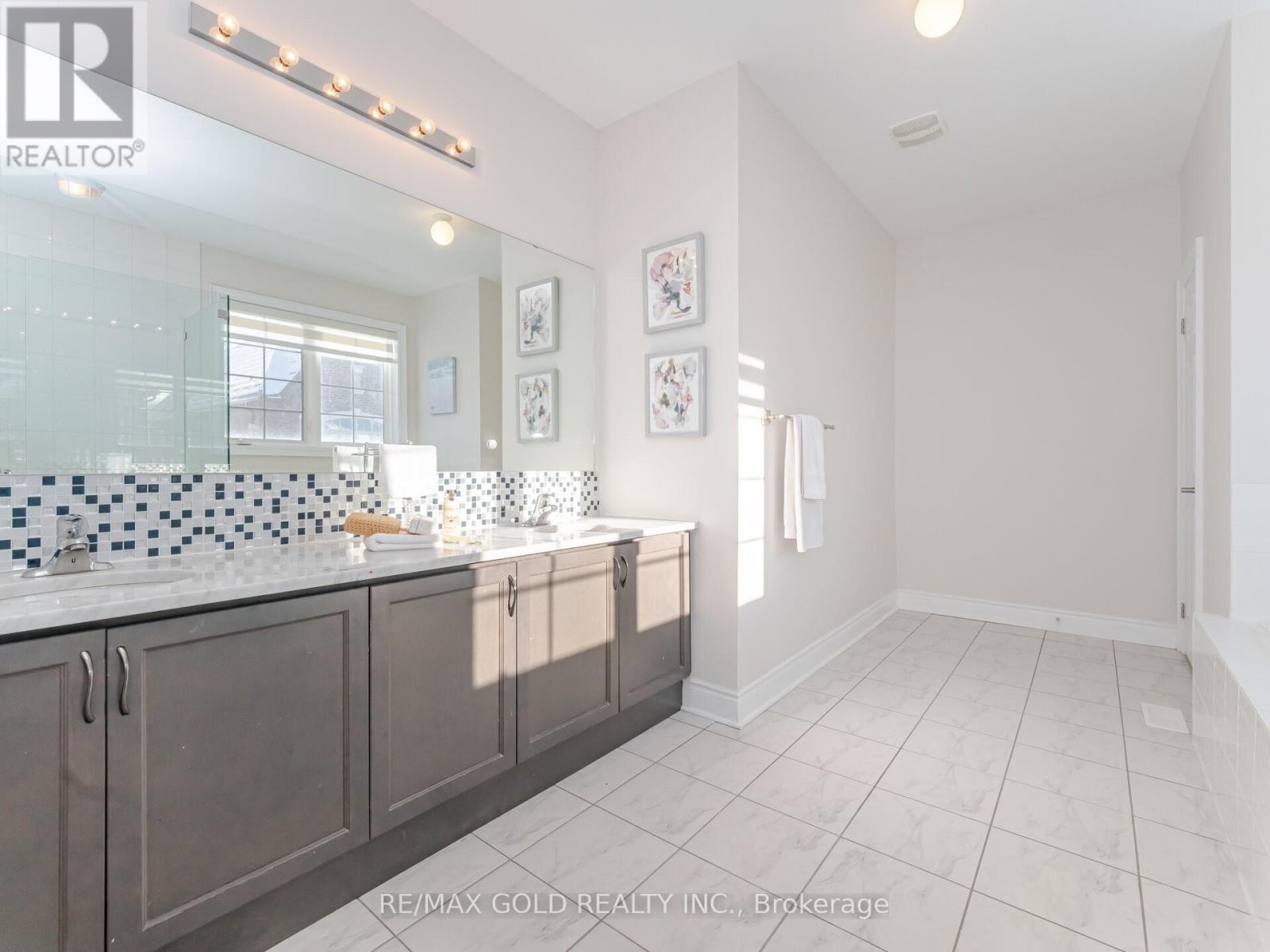 4 Buttonwood Road, Brampton, Ontario  L6P 4J9 - Photo 17 - W12634042