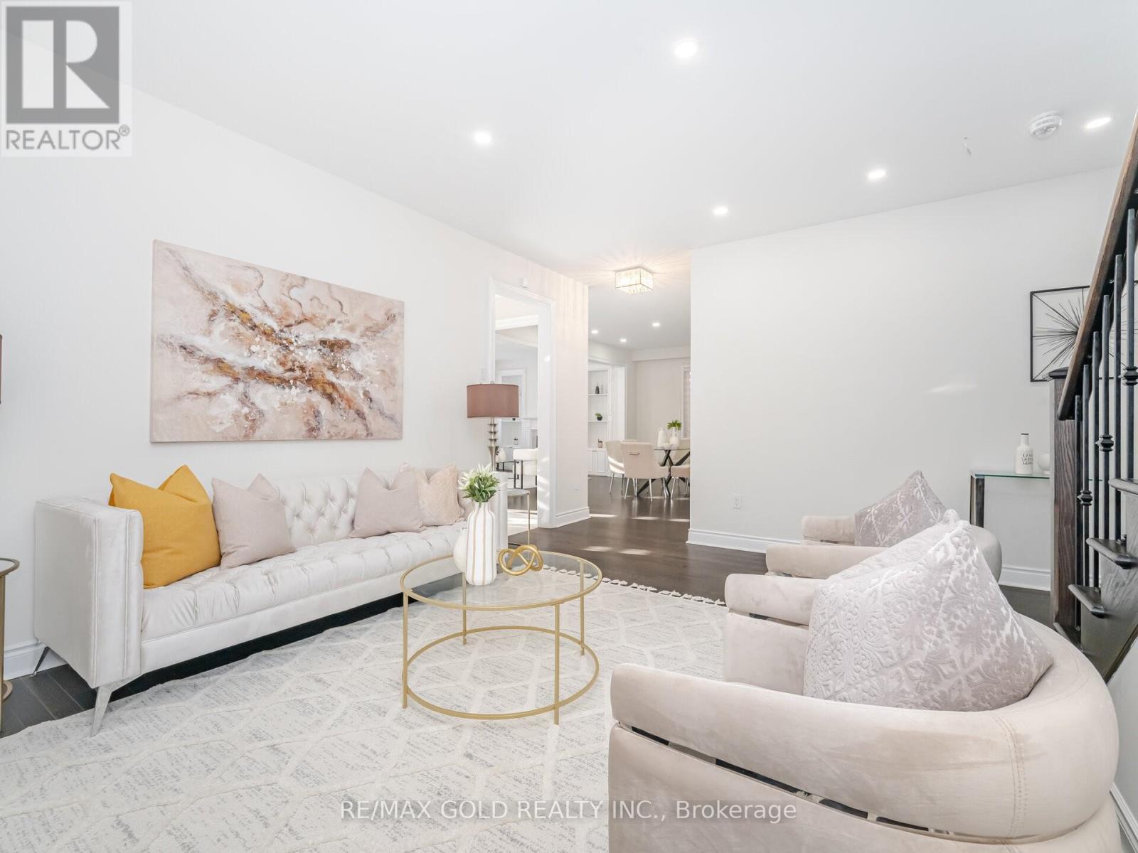 4 Buttonwood Road, Brampton, Ontario  L6P 4J9 - Photo 4 - W12634042