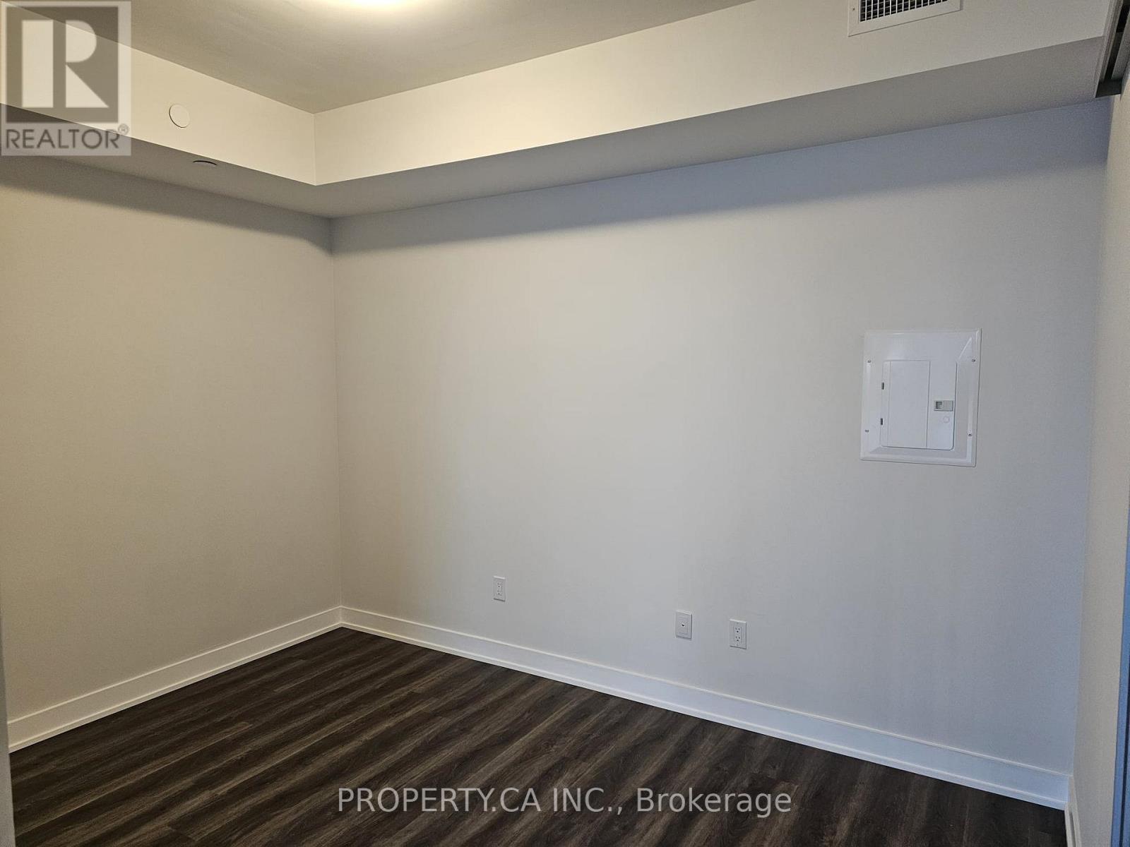 1204 - 430 Square One Drive E, Mississauga, Ontario  L5B 0R7 - Photo 6 - W12634046