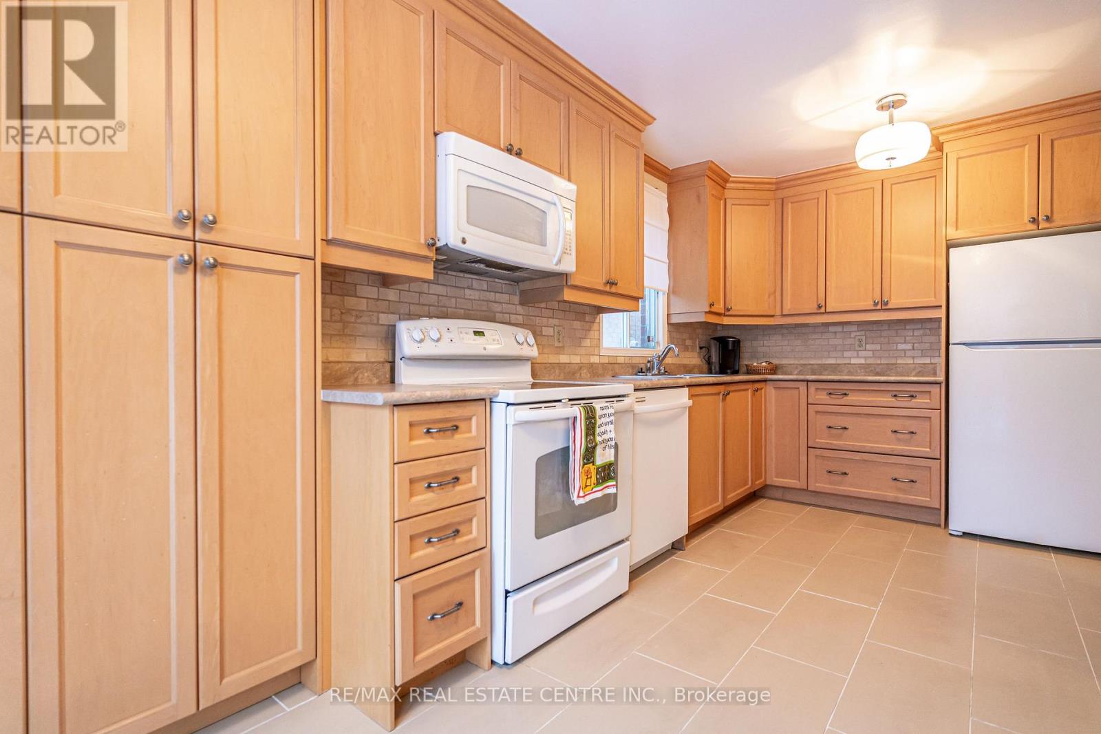 40 Cranmore Court, Brampton, Ontario  L6Z 2Z8 - Photo 11 - W12634054