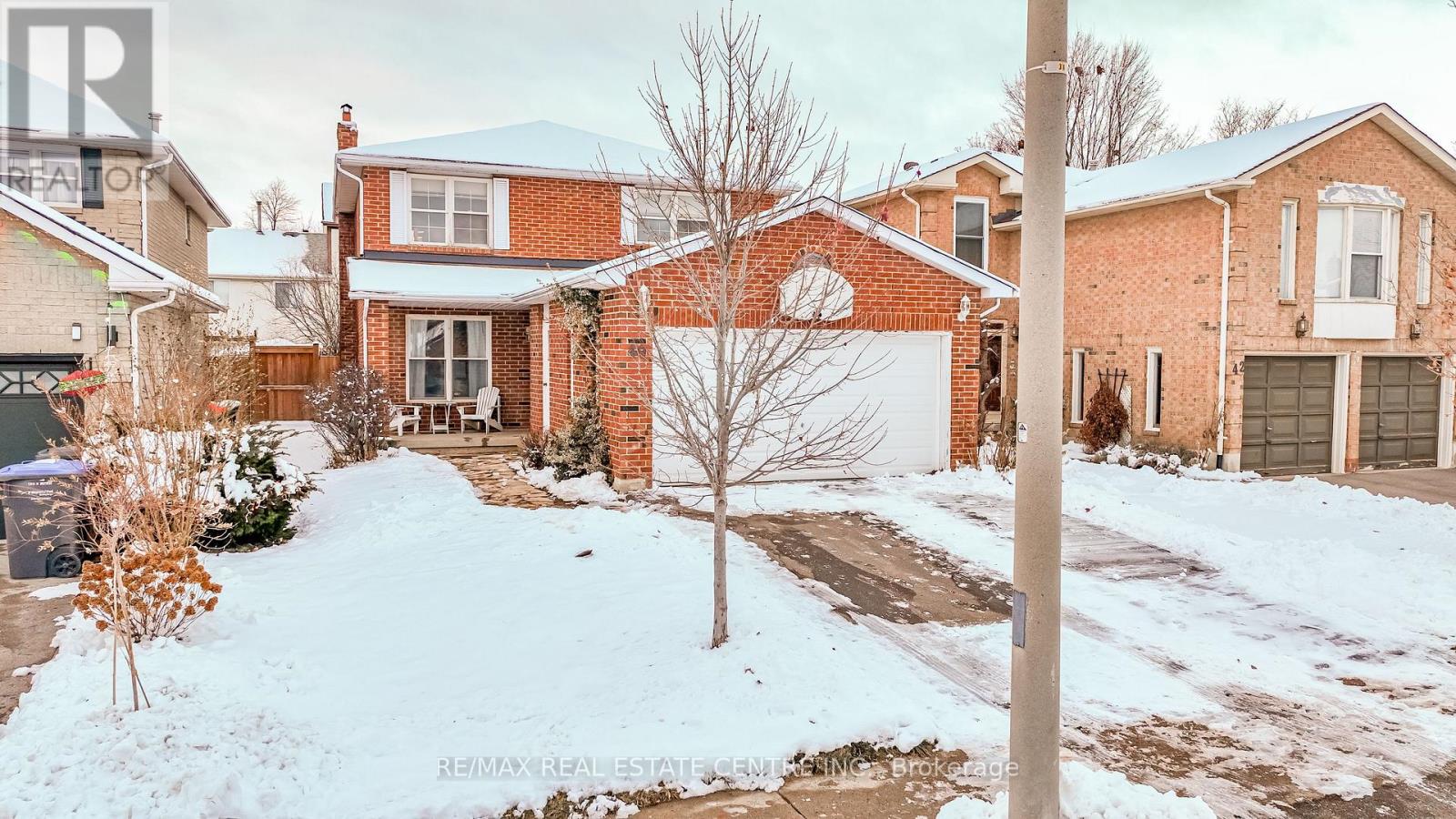 40 Cranmore Court, Brampton, Ontario  L6Z 2Z8 - Photo 2 - W12634054