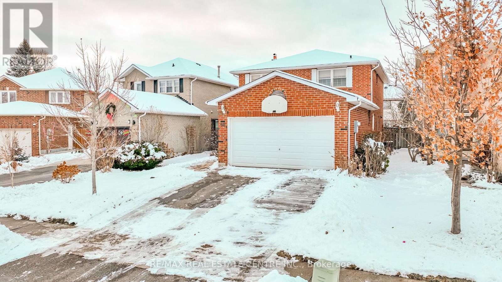 40 Cranmore Court, Brampton, Ontario  L6Z 2Z8 - Photo 3 - W12634054