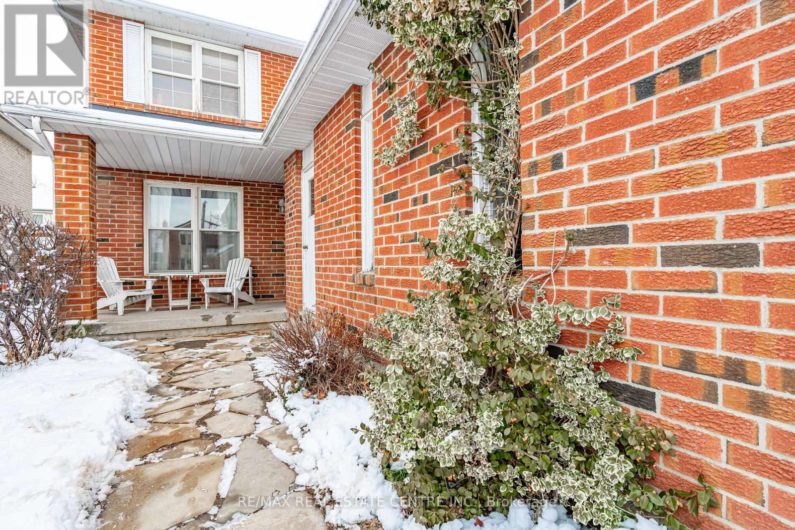 40 Cranmore Court, Brampton, Ontario  L6Z 2Z8 - Photo 4 - W12634054