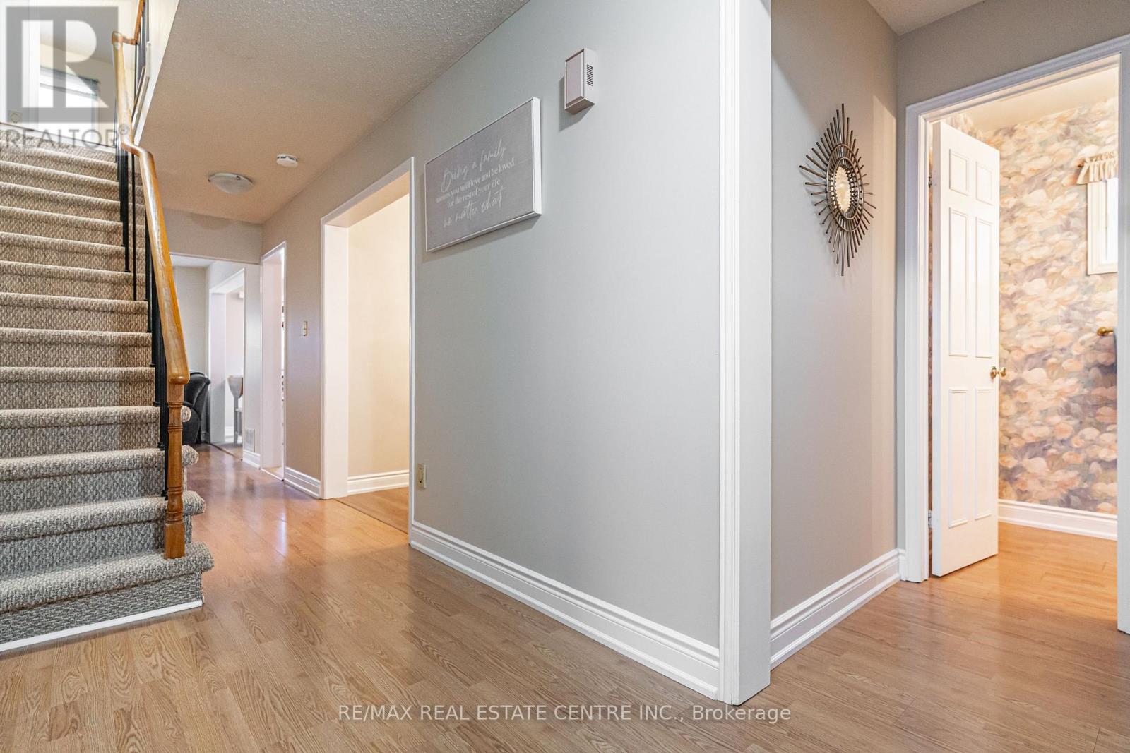 40 Cranmore Court, Brampton, Ontario  L6Z 2Z8 - Photo 5 - W12634054