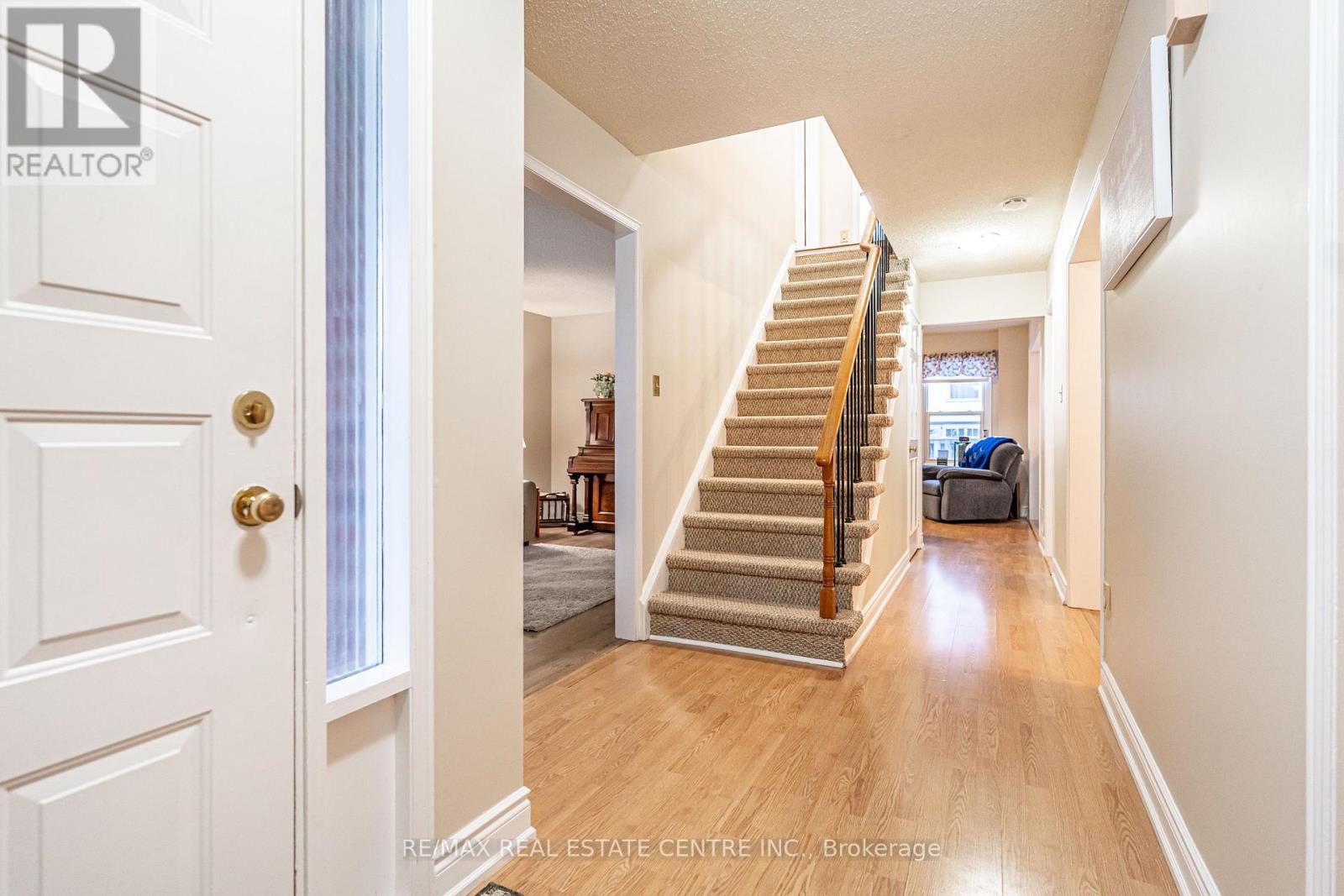 40 Cranmore Court, Brampton, Ontario  L6Z 2Z8 - Photo 6 - W12634054