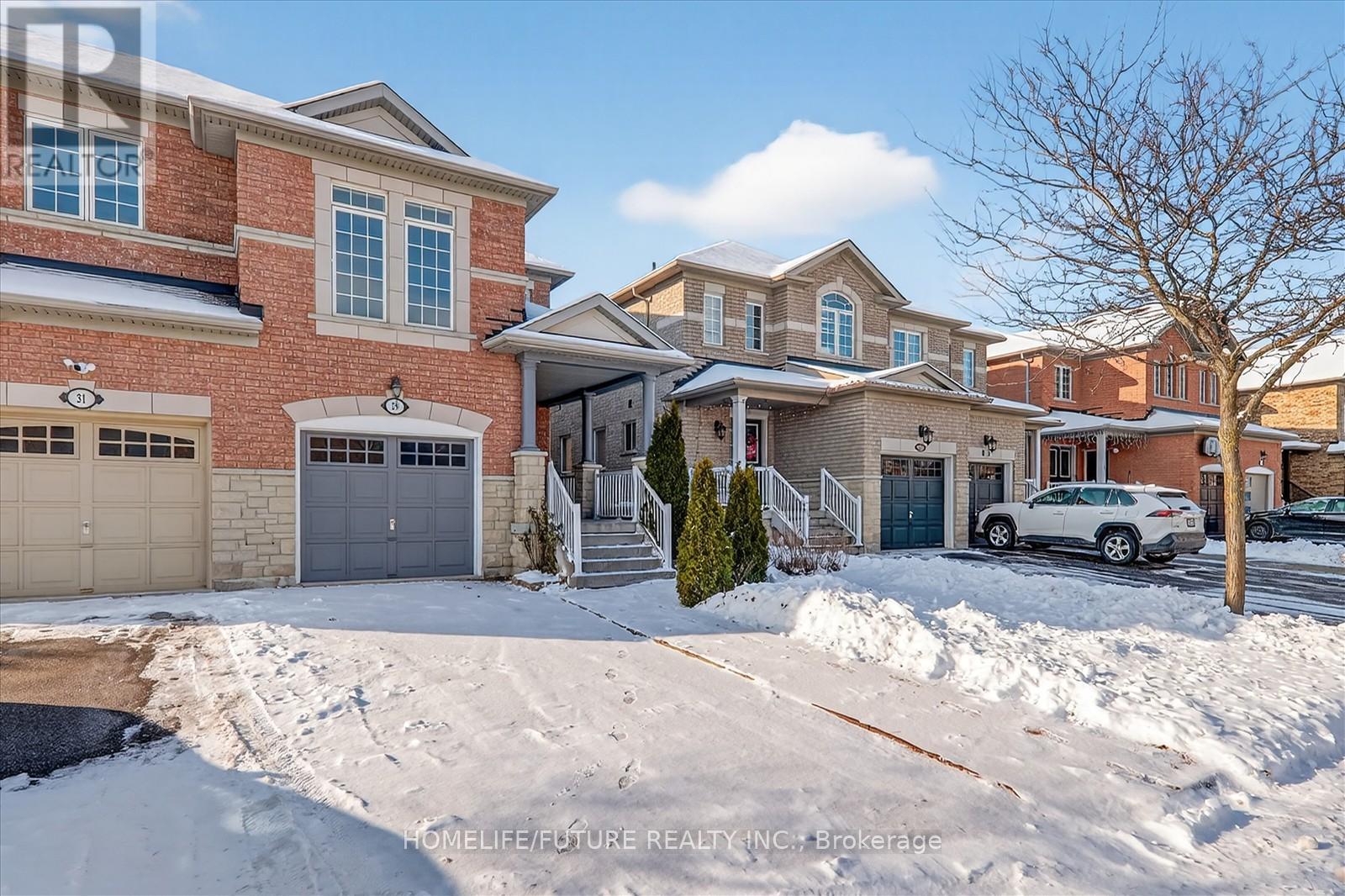 29 Riverplace Crescent, Brampton, Ontario  L6P 2N3 - Photo 3 - W12634060