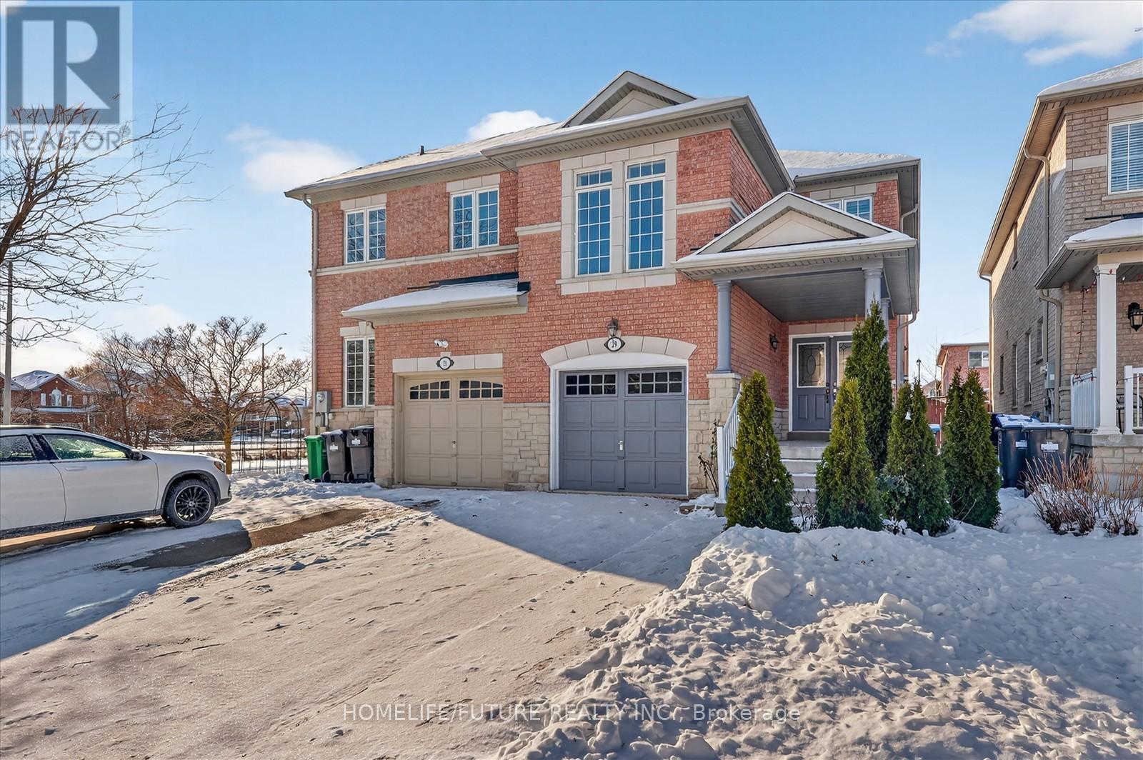 29 Riverplace Crescent, Brampton, Ontario  L6P 2N3 - Photo 4 - W12634060