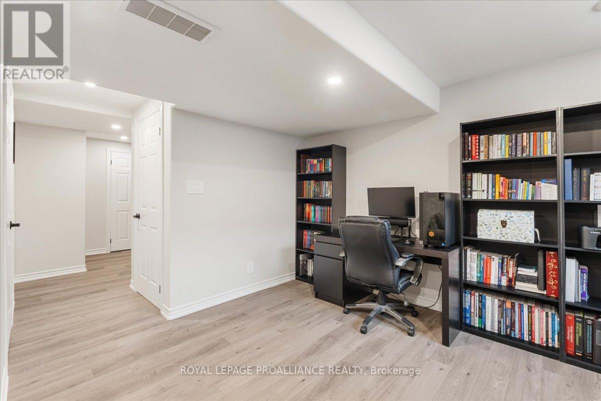 18 Miramichi Street, Belleville, Ontario  K8N 0T3 - Photo 30 - X12634196