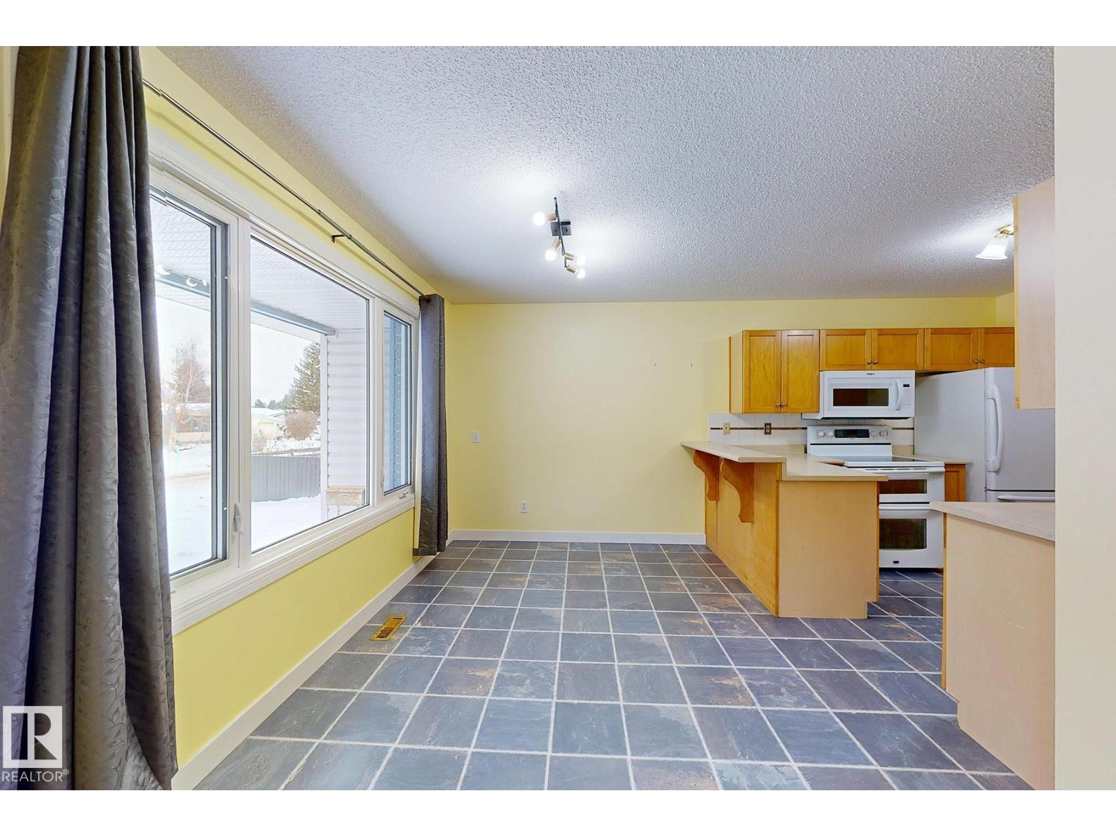 131 Garland Cr, Sherwood Park, Alberta  T8A 2R1 - Photo 9 - E4468165