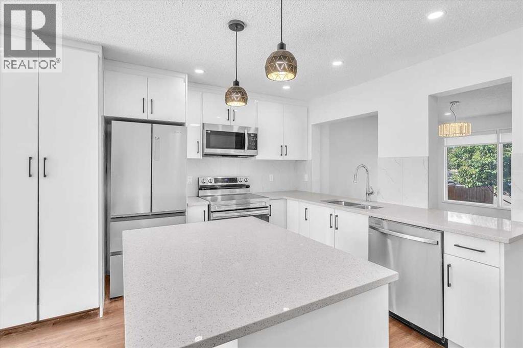 99 Shawmeadows Close Sw, Calgary, Alberta  T2Y 1A6 - Photo 3 - A2266322