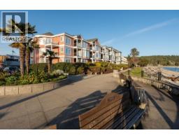 102 5470 INLET AVENUE, Sechelt, British Columbia