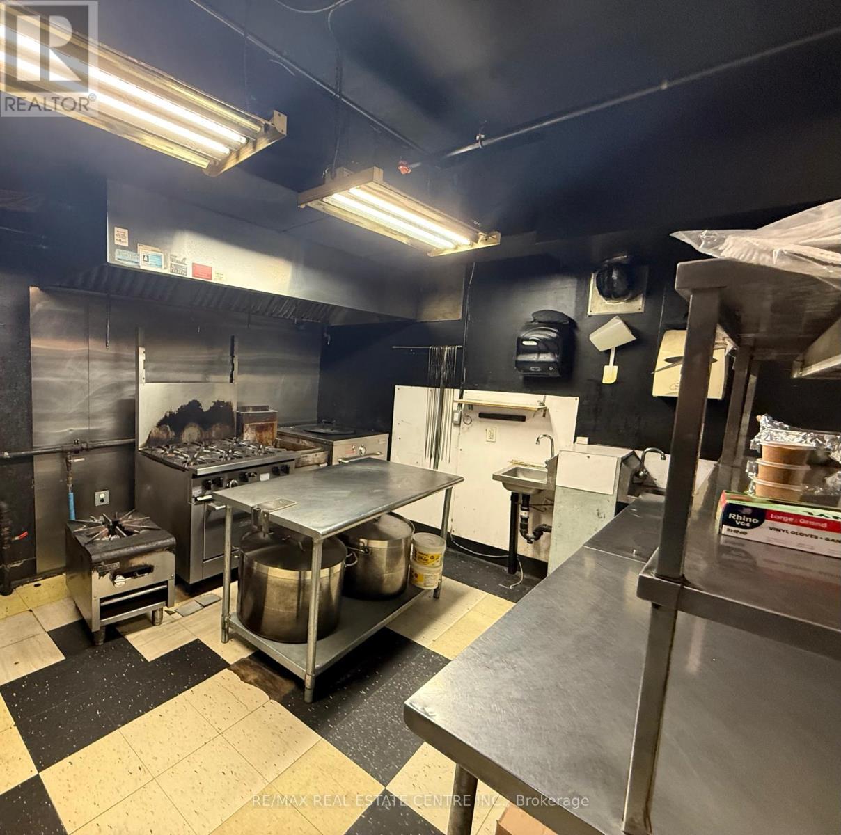 179 King Street W, Kitchener, Ontario  N2G 1A7 - Photo 13 - X12634006