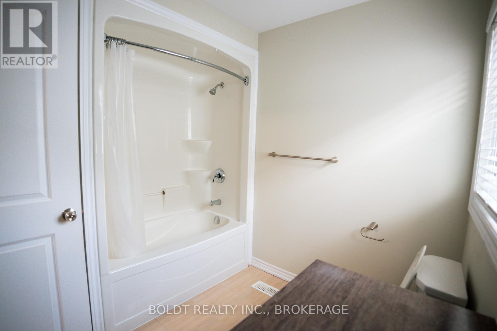 244 Bethune Avenue, Welland, Ontario  L3B 0H6 - Photo 18 - X12634096