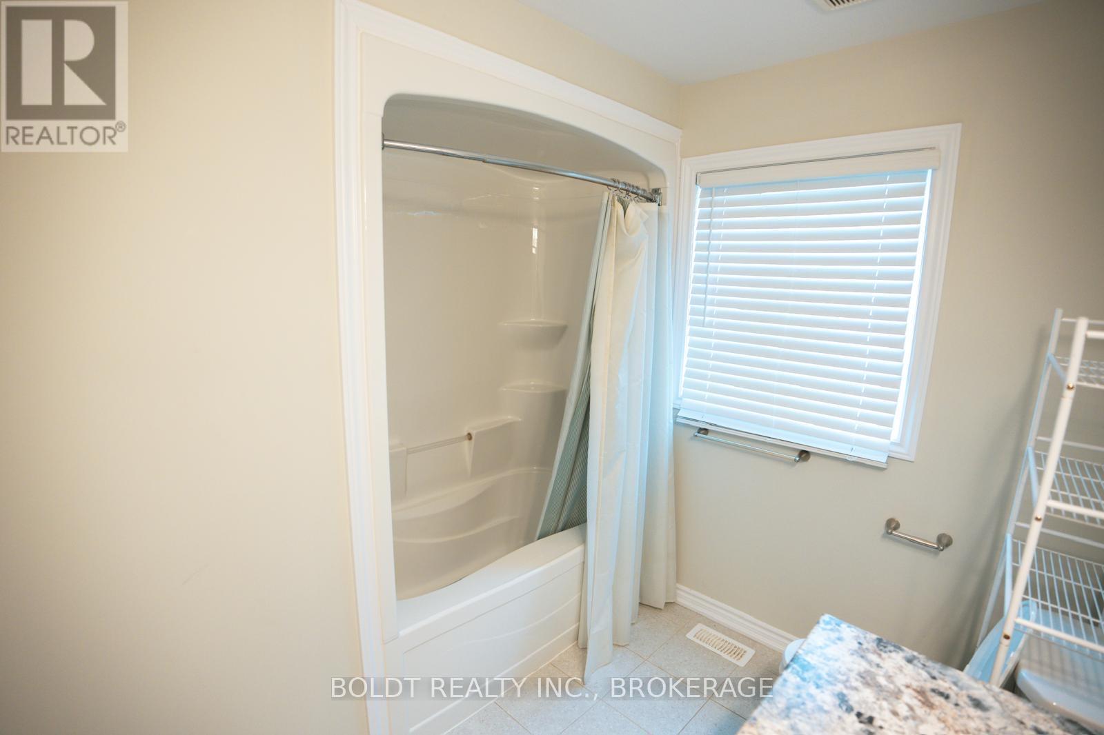 244 Bethune Avenue, Welland, Ontario  L3B 0H6 - Photo 22 - X12634096