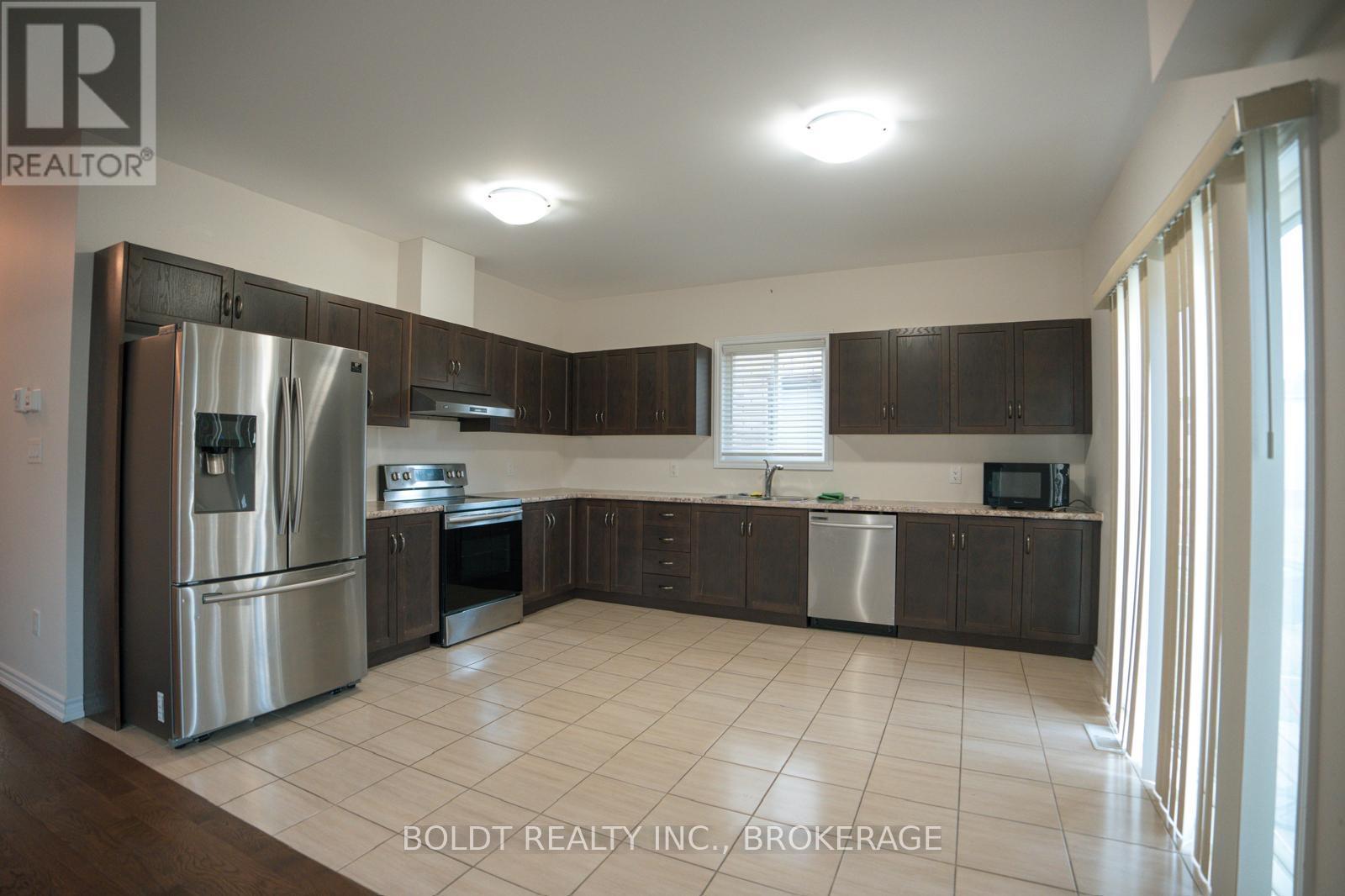 244 Bethune Avenue, Welland, Ontario  L3B 0H6 - Photo 9 - X12634096