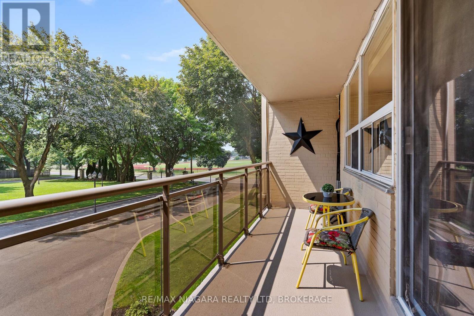 205 - 6390 Huggins Street, Niagara Falls (Stamford), Ontario  L2J 1H1 - Photo 3 - X12634100