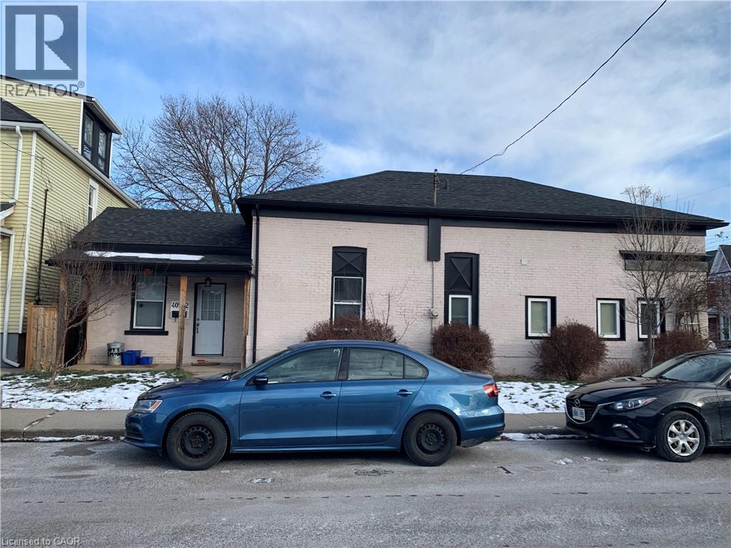 <div class="slider-price">$1,650 Monthly</div><p>405-2 Macnab Street N, Hamilton, Ontario</p>