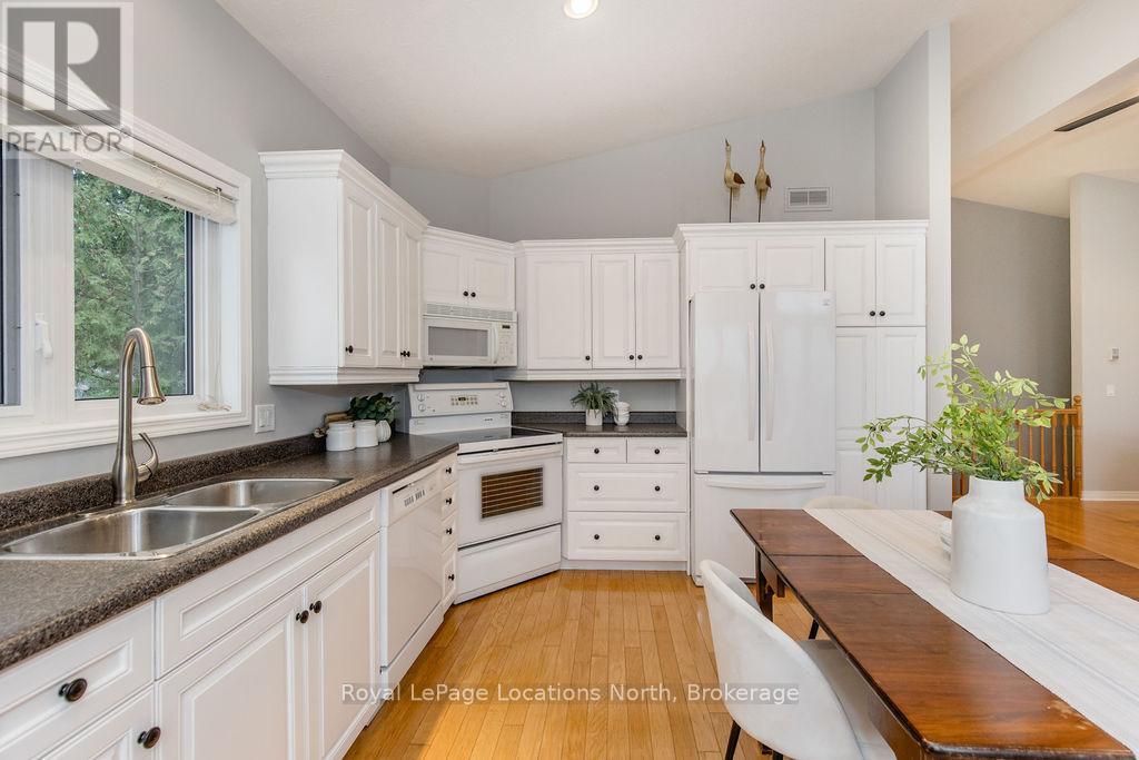 46 William Avenue, Wasaga Beach, Ontario L9Z 2X3 - Photo 21 - S12505892