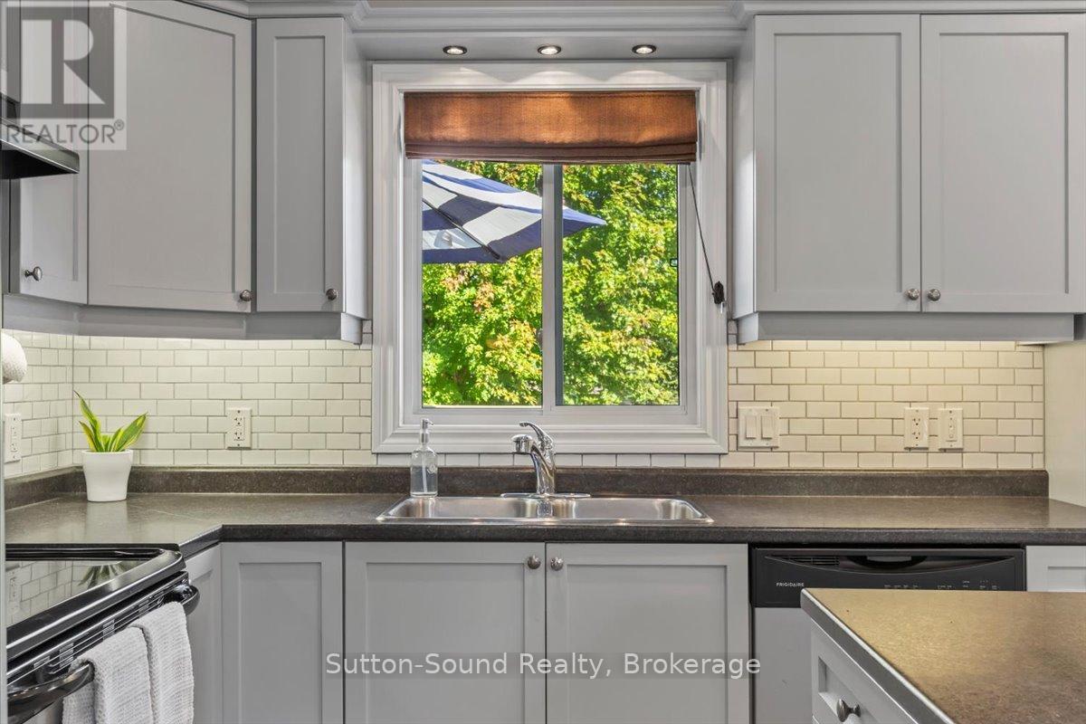 224 2nd Street W, Owen Sound, Ontario  N4K 0A6 - Photo 9 - X12485016