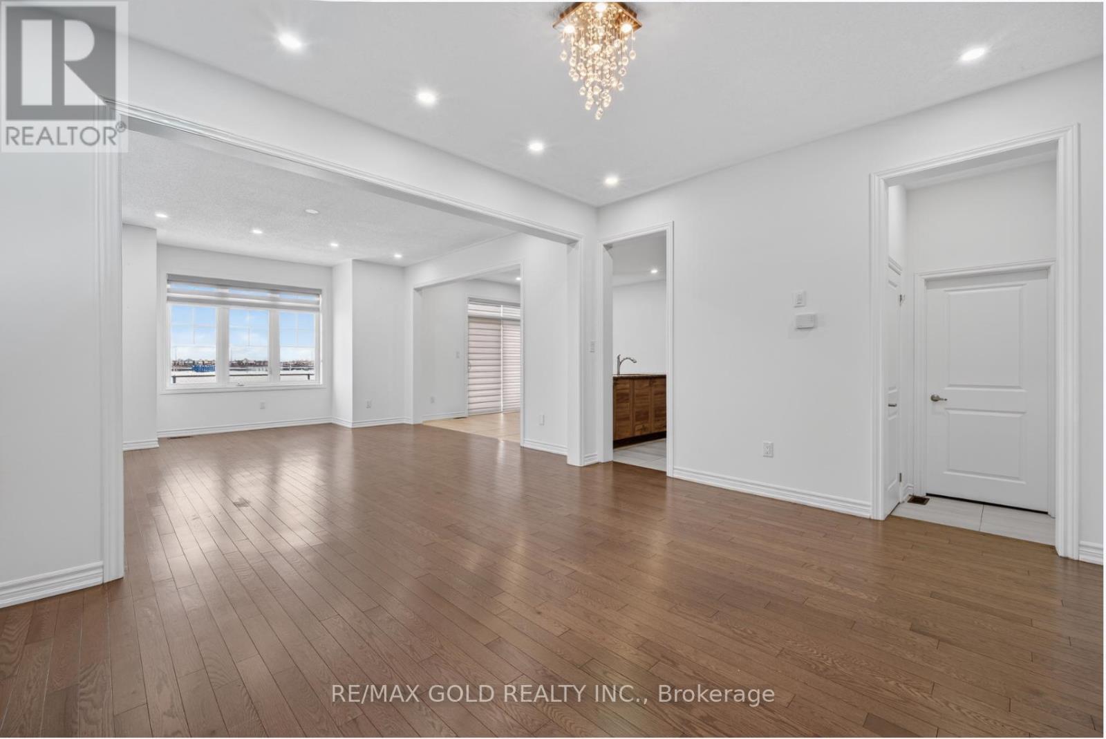 25 Eberly Woods Drive, Caledon, Ontario  L7C 4J2 - Photo 11 - W12617438