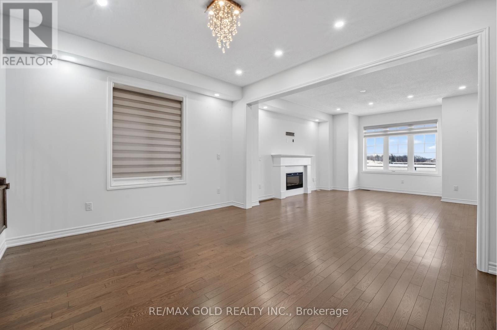 25 Eberly Woods Drive, Caledon, Ontario  L7C 4J2 - Photo 12 - W12617438