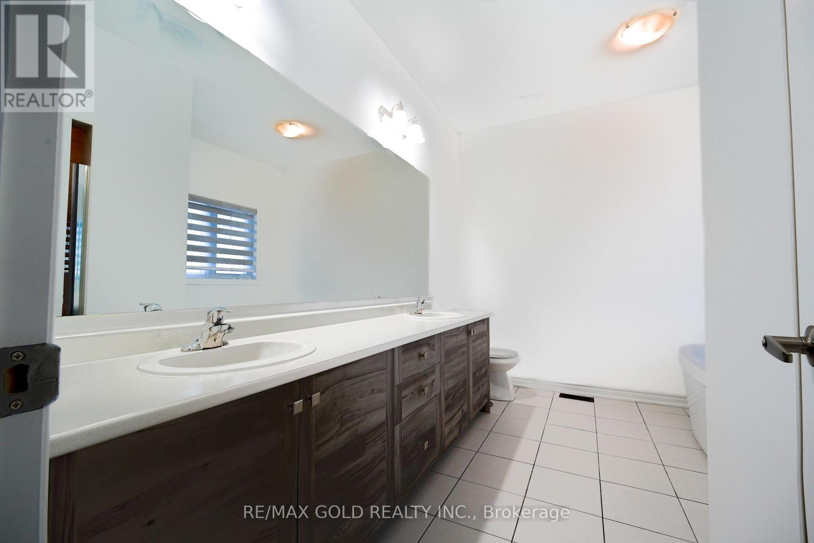 25 Eberly Woods Drive, Caledon, Ontario  L7C 4J2 - Photo 43 - W12617438