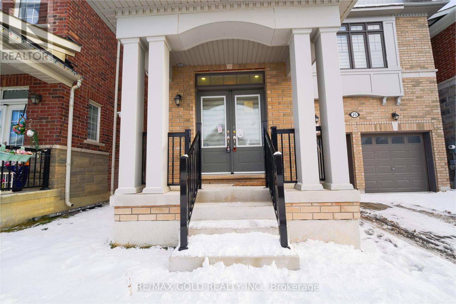 25 Eberly Woods Drive, Caledon, Ontario  L7C 4J2 - Photo 6 - W12617438