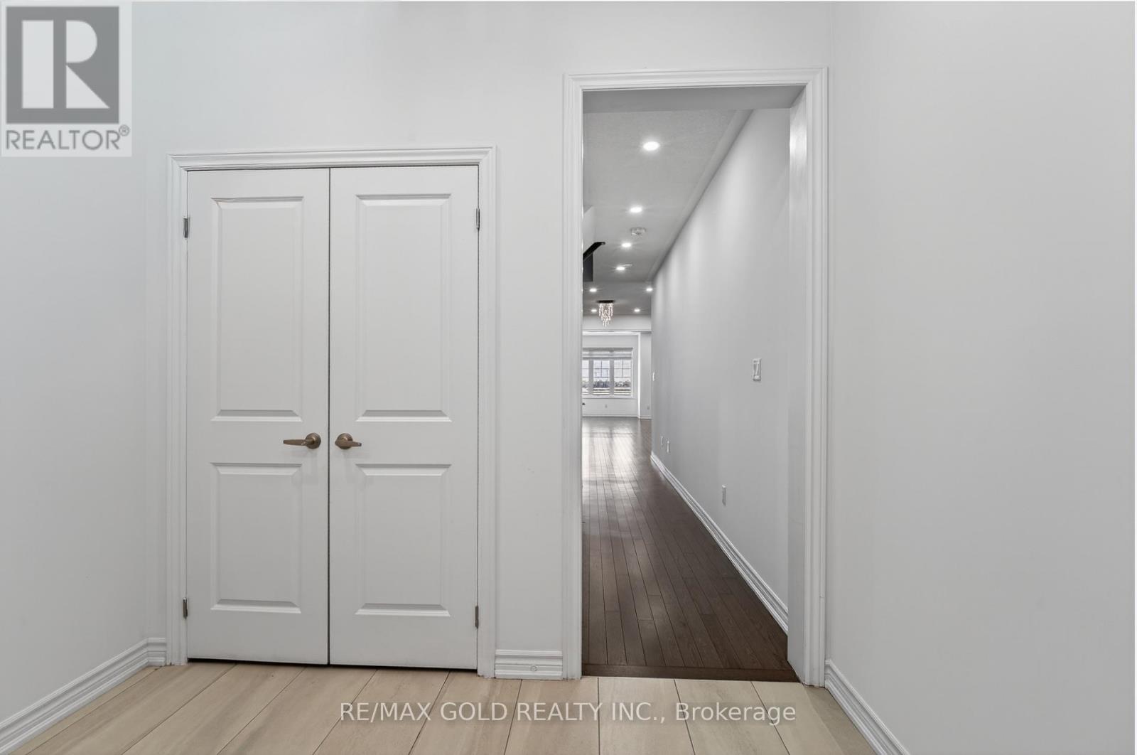 25 Eberly Woods Drive, Caledon, Ontario  L7C 4J2 - Photo 7 - W12617438